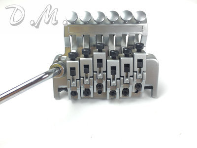 【工廠定制電吉他配件 拉弦板 雙搖顫音器 沙鎳無(wú)標(biāo)電吉他顫音系統(tǒng)】?jī)r(jià)格,廠家,圖片,樂(lè)器配件,廣州市荻美樂(lè)器配件-